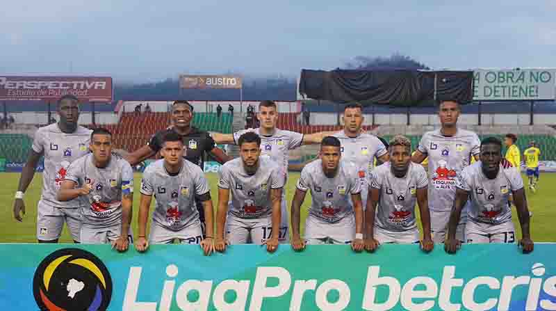 Equipo titular de Delfín que enfrentó a Gualaceo en la fecha 14 de la segunda fase de la LigaPro. Foto: Facebook Delfín Sporting Club.