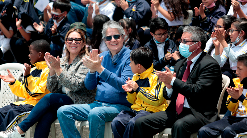 El presidente Guillermo Lasso acudió a la presentación del programa Hincha de mi Barrio. Foto: Presidencia