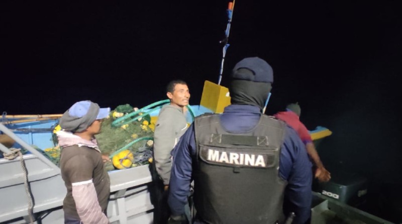 Seis pescadores fueron encontrados en alta mar durante la madrugada del 2 de octubre de 2022. Foto: Cortesía