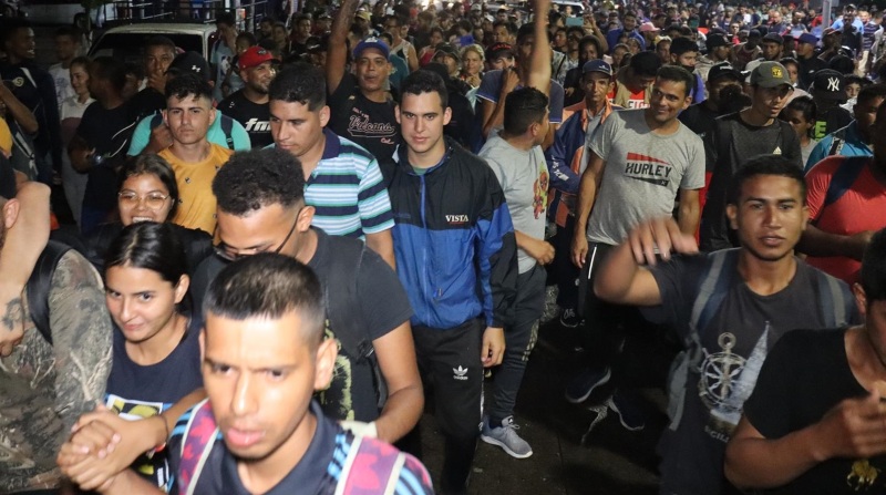 Migrantes que llegan a México se muestran sorprendidos por las medidas migratorias impuestas por el Gobierno de Estados Unidos. Foto: EFE.