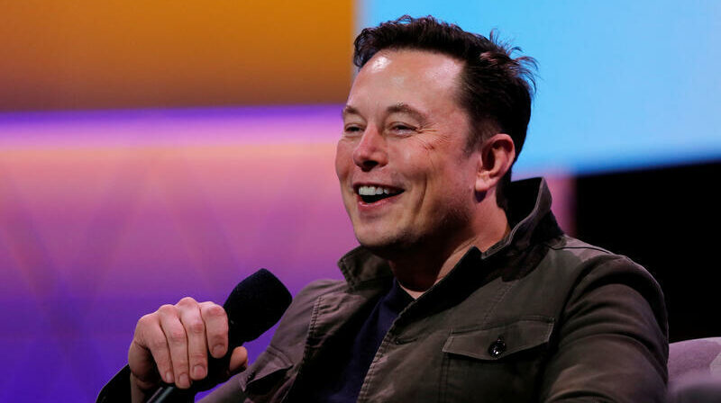 El magnate propietario de Tesla, Elon Musk, enfrenta investigaciones por la compra de Twitter. Foto: Twitter Reuters.