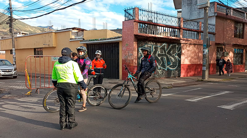 Algunos ciclistas se sorprendieron al saber que no hay Paseo Dominical. Foto: AMT