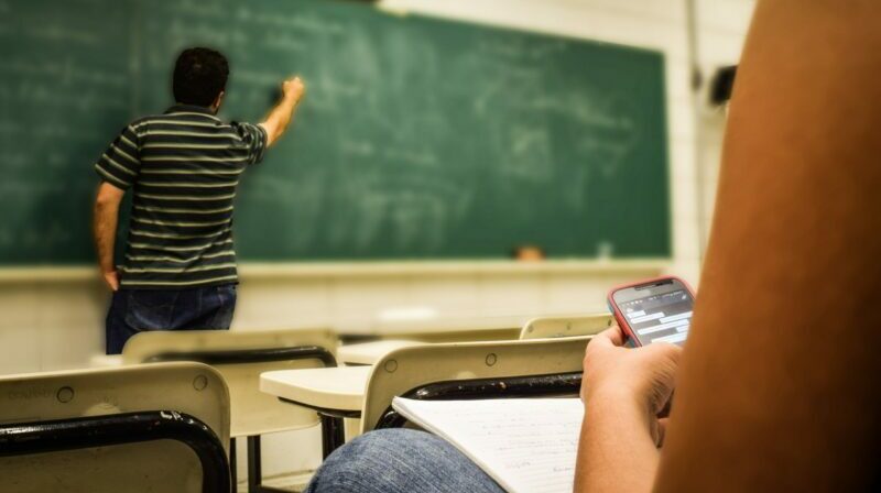 Más de 69 millones de profesores escasean en el mundo, según la Unesco. Foto: Pexels.