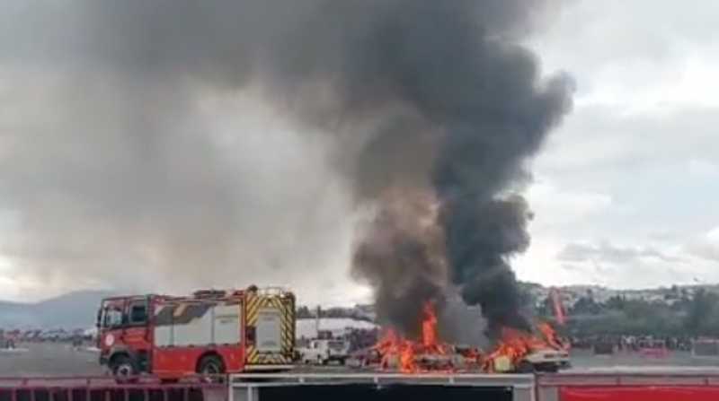 Varios carros particulares se incendiaron en el estacionamiento del Parque Bicentenario. Foto: Captura de video