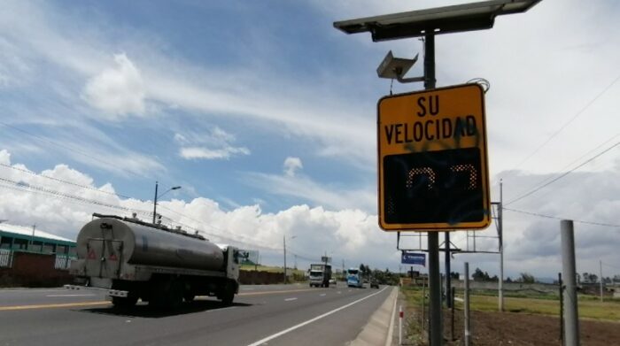Los conductores por la vía Panamericana no respetan los límites de velocidad. Eso provoca miedo de los vecinos de la E-35. Foto: Modesto Moreta / El Comercio