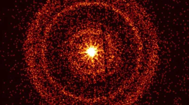 El Observatorio Swift de Neil Gehrels captó el 9 de octubre el resplandor de una explosión de rayos gamma. Los anillos brillantes son rayos X dispersados por capas de polvo dentro de nuestra galaxia. Foto: NASA