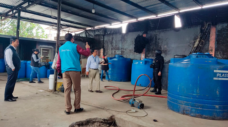 Autoridades detectaron uno de los sitios donde se procesaba el licor adulterado en Santo Domingo. Foto: cortesía Gobernación de Santo Domingo.
