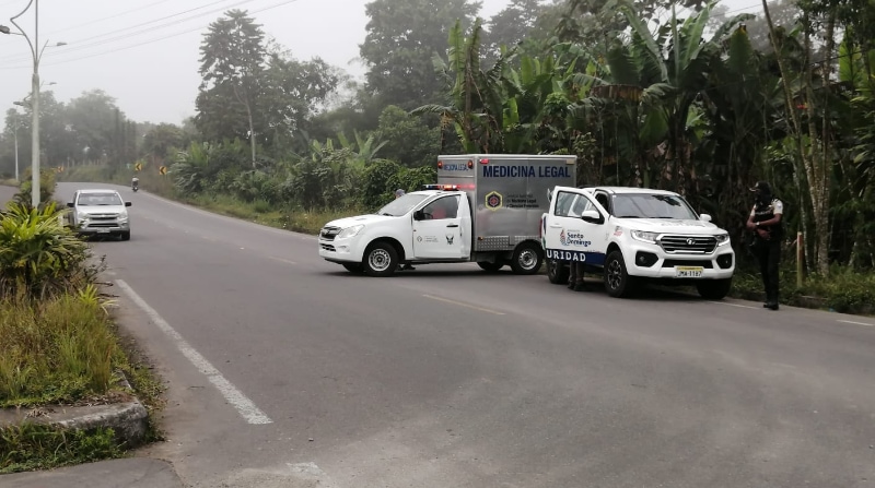 Un cuerpo de una persona fue hallado en la vía turística Ventura, en Santo Domingo de los Tsáchilas, este sábado 8 de octubre de 2022. Foto: Cortesía