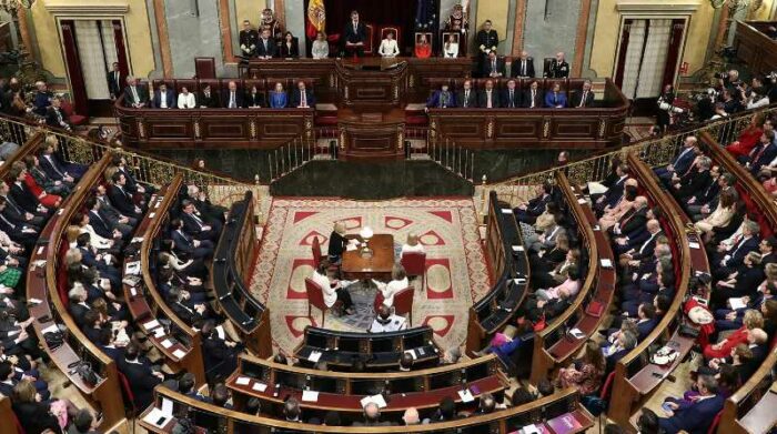 Integrantes del Senado debatieron sobre nueva ley, ayer miércoles. Foto: Facebook Senado de España