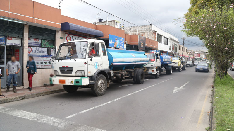 Durante el corte de agua, tanqueros de la Epmaps distribuirán agua en Conocoto, Amaguaña y Guangopolo. Foto: Archivo/ EL COMERCIO