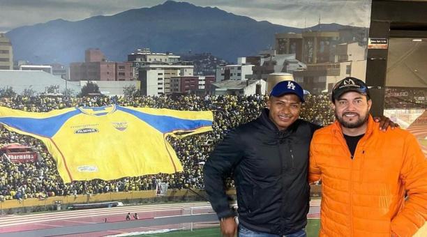 Antonio Valencia junto a Iván Kaviedes en el partido entre América y El Nacional. Foto: Instagram@AntonioValencia2525