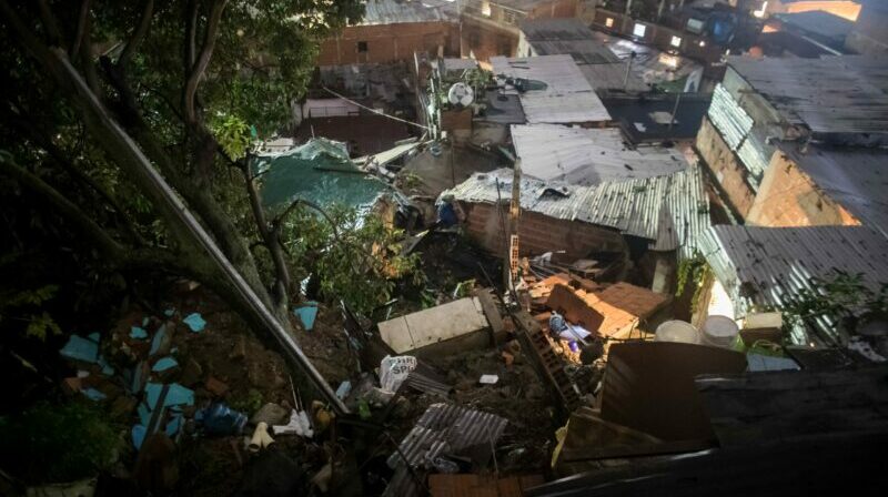 Fotografía de los escombros de una casa derrumbada, en Caracas (Venezuela). Foto: EFE.