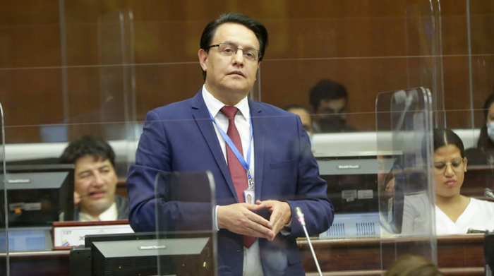 Fernando Villavicencio, presidente de la Comisión de Fiscalización, durante una sesión del Pleno de la Asamblea. Foto: Flickr Asamblea