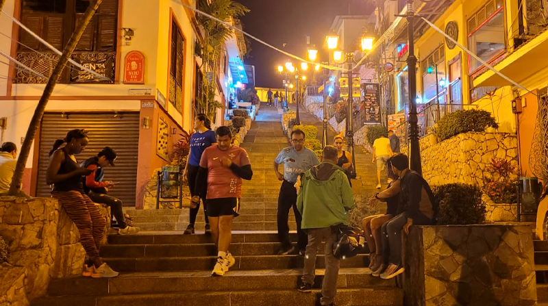 El Puerto Santa Ana colapsó por turistas en el marco de la final de la Copa Libertadores. Foto: Blanca Moncada / EL COMERCIO