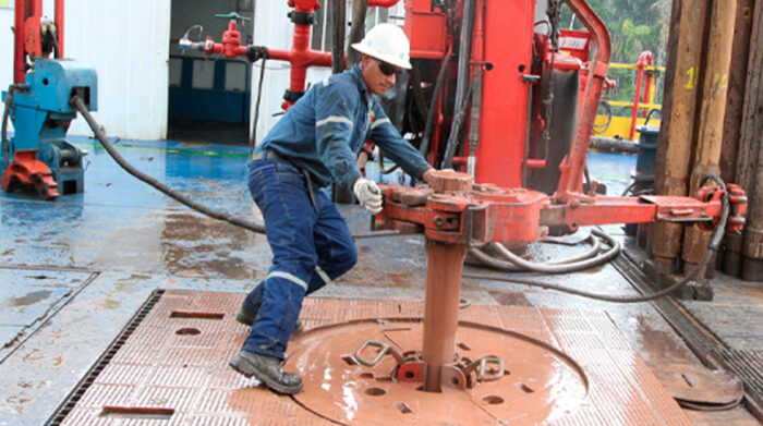 La extracción de crudo está concentrada en los yacimientos del oriente del país, donde operan las empresas petroleras. Foto: EL COMERCIO
