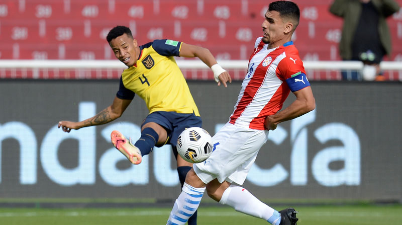 Byron Castillo durante el partido Ecuador vs. Paraguay en el estadio Rodrigo Paz Delgado de Quito, por las eliminatorias a Qatar 2022. Foto: EFE