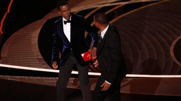 Will Smith golpeó a Chris Rock en la entrega de los Oscar este 27 de marzo de 2022. Foto: EFE