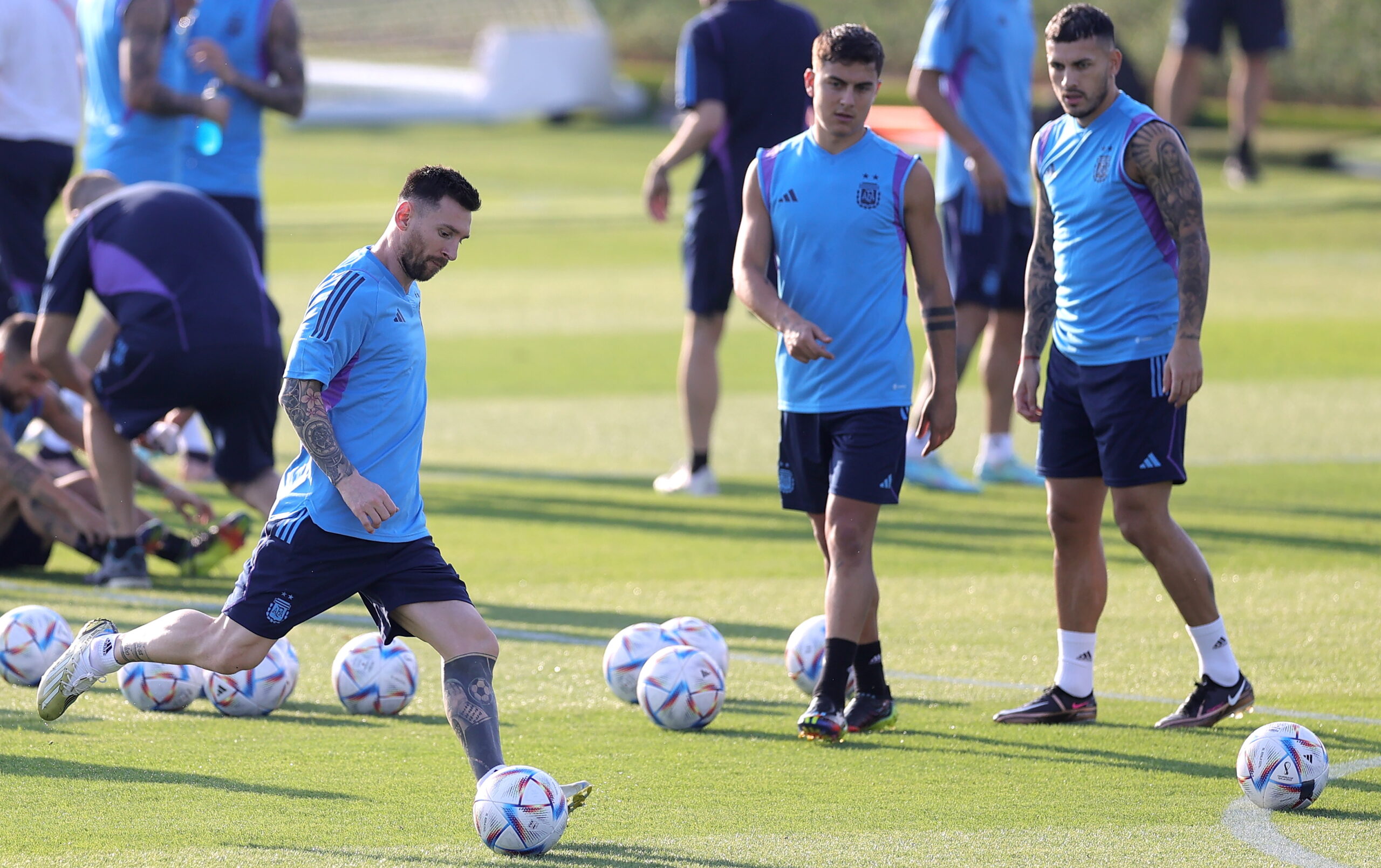 Lionel Messi antes del debut con la selección de Argentina en el Mundial de Qatar. Foto: EFE