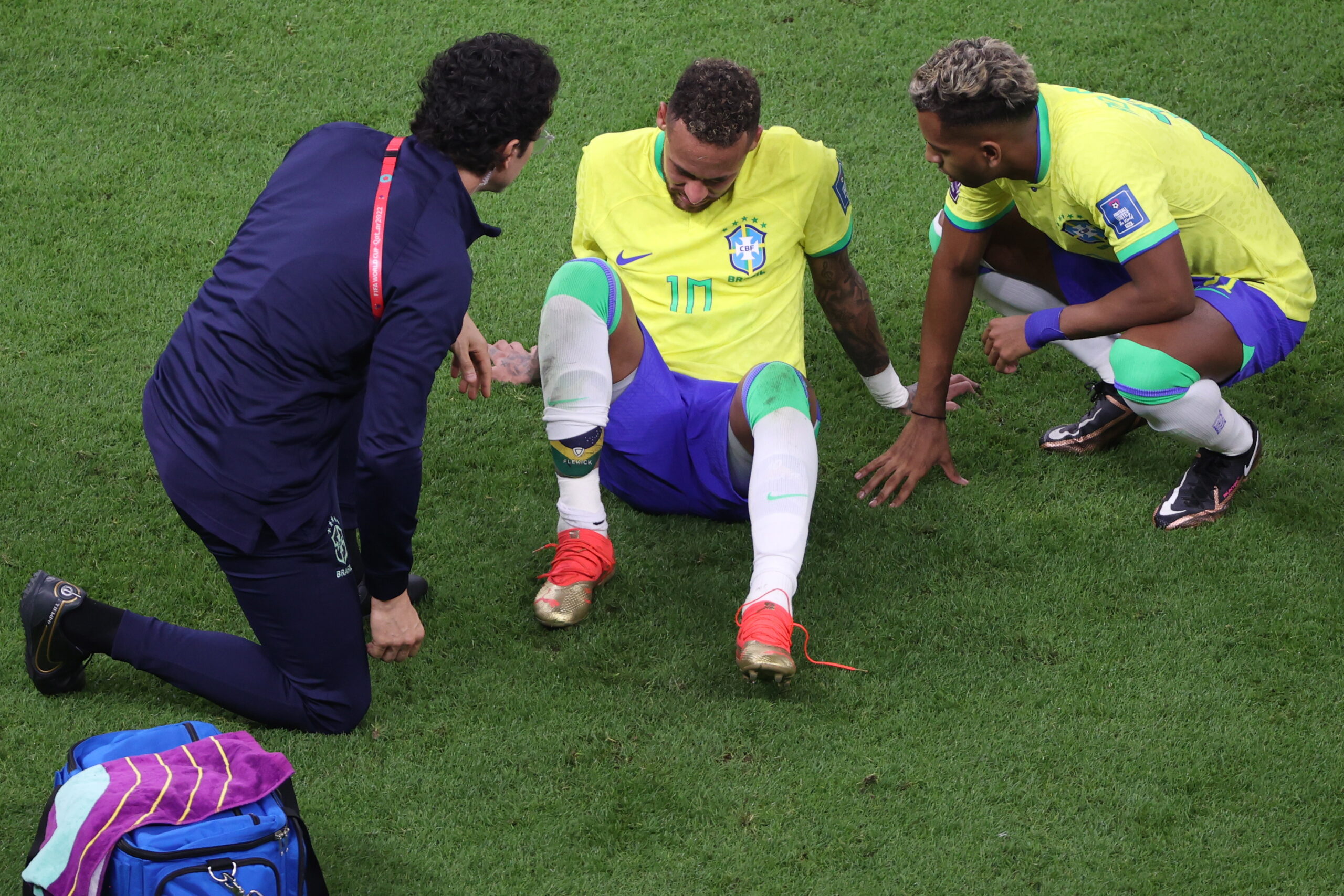 Neymar se lesionó el tobillo en el partido entre Brasil y Serbia en el Mundial de Qatar. Foto: EFE