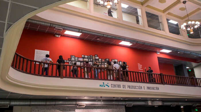 En el primer piso del edificio hay un espacio dedicado a la exhibición de muestras pictóricas y fotográficas. Foto: Cortesía MZ14