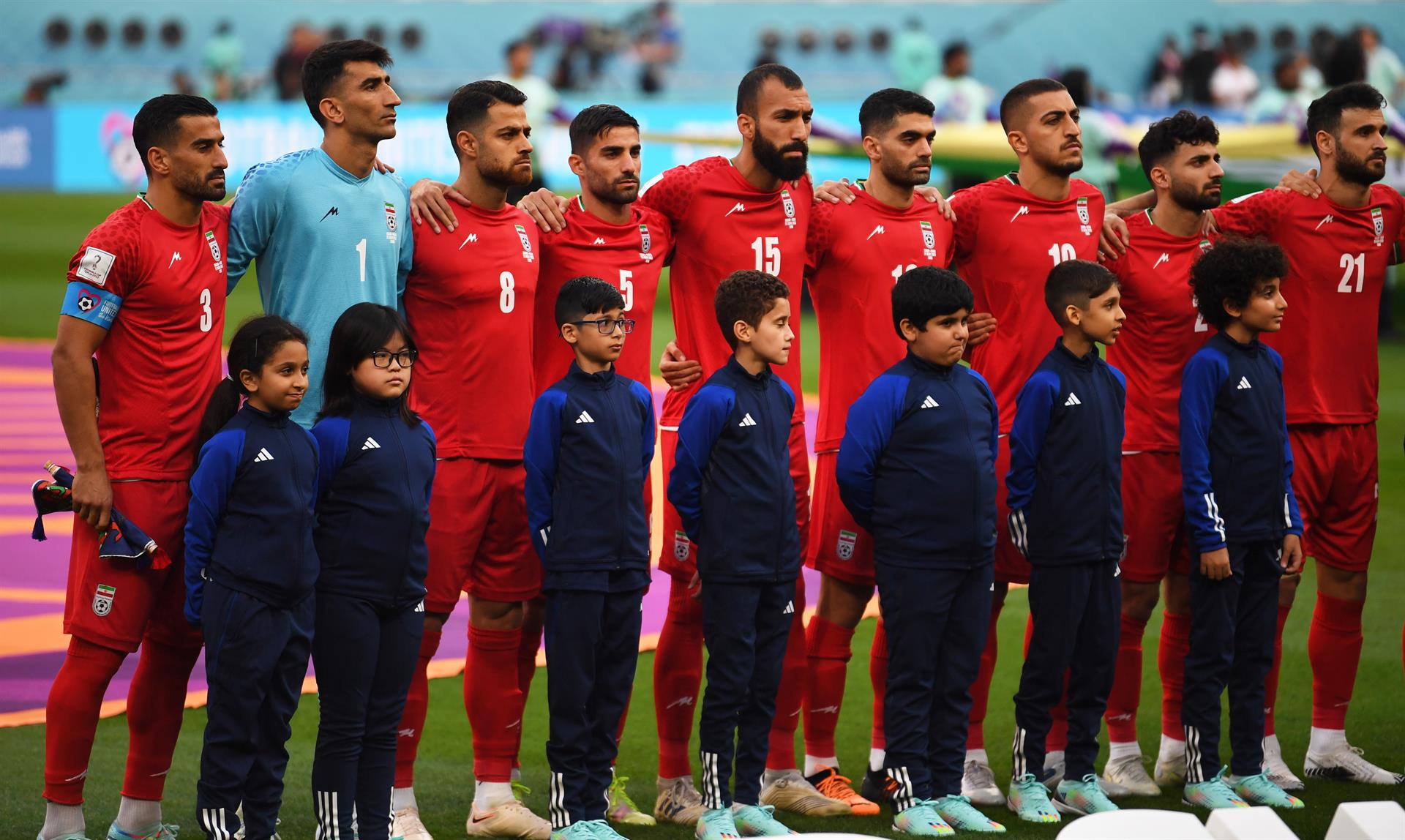 Los futbolistas de la selección de Irán no cantaron el himno de su país en señal de protesta por la situación de represión que se vive en el país y el reciente asesinato de Mahsa Amini. Foto: EFE
