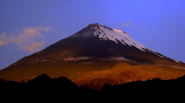 Imagen referencial del volcán Sangay tomada desde la base occidental. Foto: Instituto Geofísico