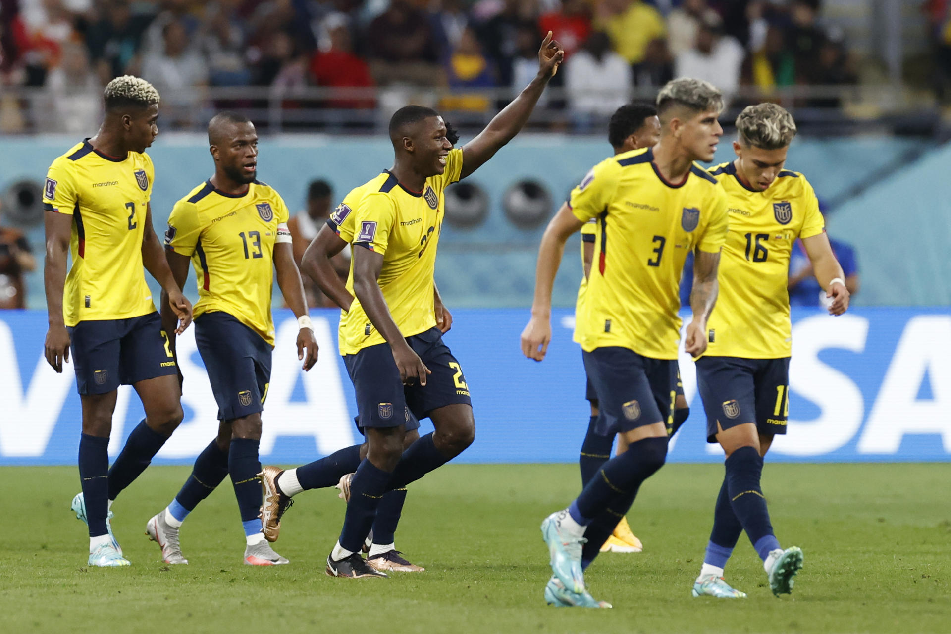 Moisés Caicedo (c) de Ecuador celebra un gol , en un partido de la fase de grupos del Mundial de Fútbol Qatar 2022 entre Ecuador y Senegal. Foto: EFE.