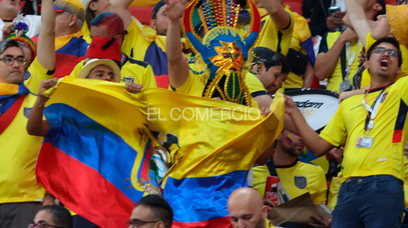 Los aficionados que llegaron al estadio catarí estuvieron alegres, casi locos, no paraban de saltar y gritar. Foto: Diego Pallero / EL COMERCIO