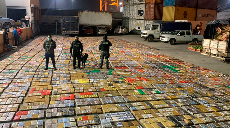 La droga incautada en puertos comerciales fue retirada de contenedores contaminados por las mafias delictivas. Foto: Cortesía Policía Nacional