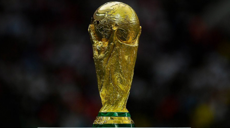 Trofeo de la Copa del Mundo que se entrega cada 4 años a la selección campeona del torneo. Foto: Twitter @fifaworldcup_es