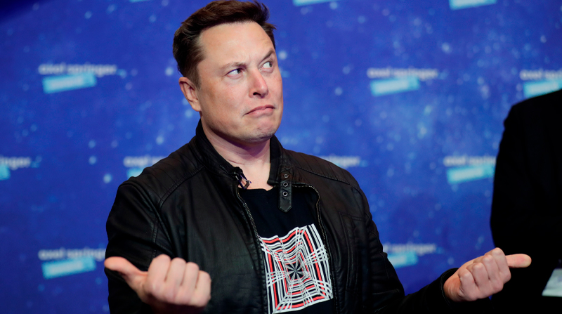 Elon Musk confirmó en un tuit que Starlink ha comprado un paquete publicitario en Twitter. Foto: EFE
