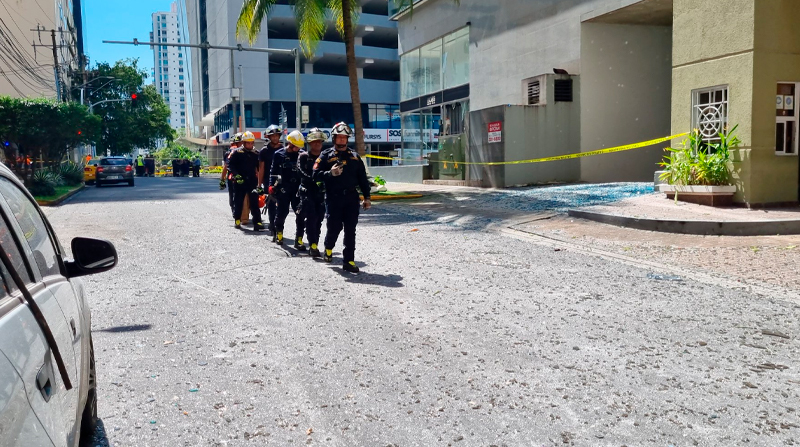 Según detallaron las autoridades locales, la explosión se originó en la decimosegunda planta de un edificio residencial de 26 pisos. Foto: Twitter @BCBRP
