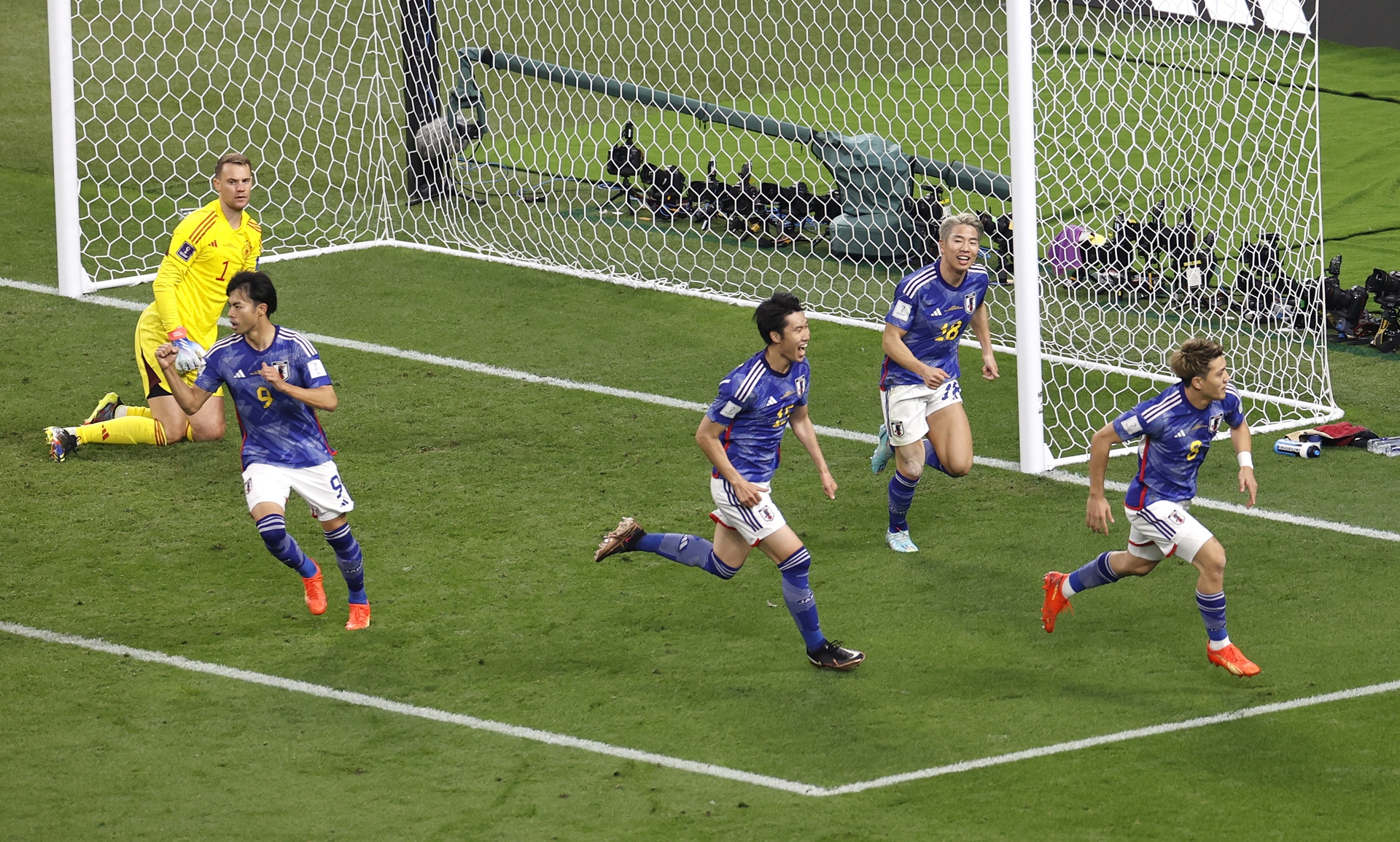 Japón en su segundo gol ante Alemania para firmar una victoria histórica. Foto: EFE/EPA/Rungroj Yongrit