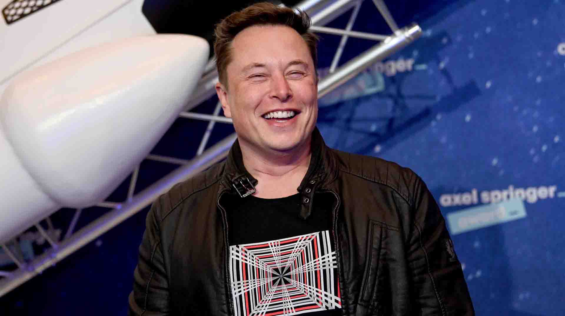 Imagen referencial. El nuevo propietario de Twitter, Elon Musk, ha anunciado que restablece la cuenta en la red social del expresidente de EE.UU. Donald Trump. Foto: EFE