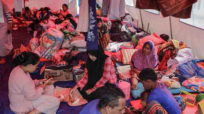 Más de 62 000 personas se vieron obligadas a evacuar a refugios tras el terremoto que se registró en Indonesia. Foto: EFE