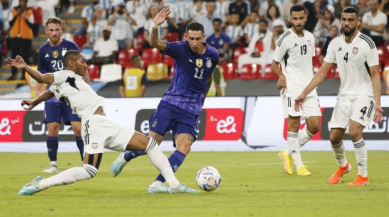 La Selección albiceleste, dirigida por el entrenador Lionel Scaloni, se impuso por 5-0 ante Emiratos Árabes Unidos, en un amistoso jugado en Abu Dabi. Foto: EFE.