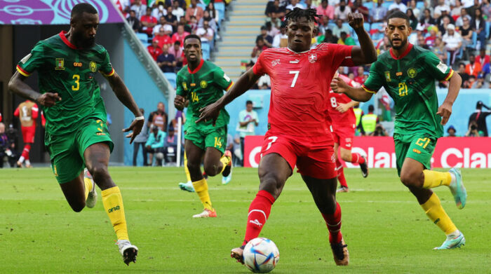 Breel Embolo, jugador de la selección de Suiza de origen camenurés en el partido ante Camerún en el Mundial Qatar 2022. Foto: EFE
