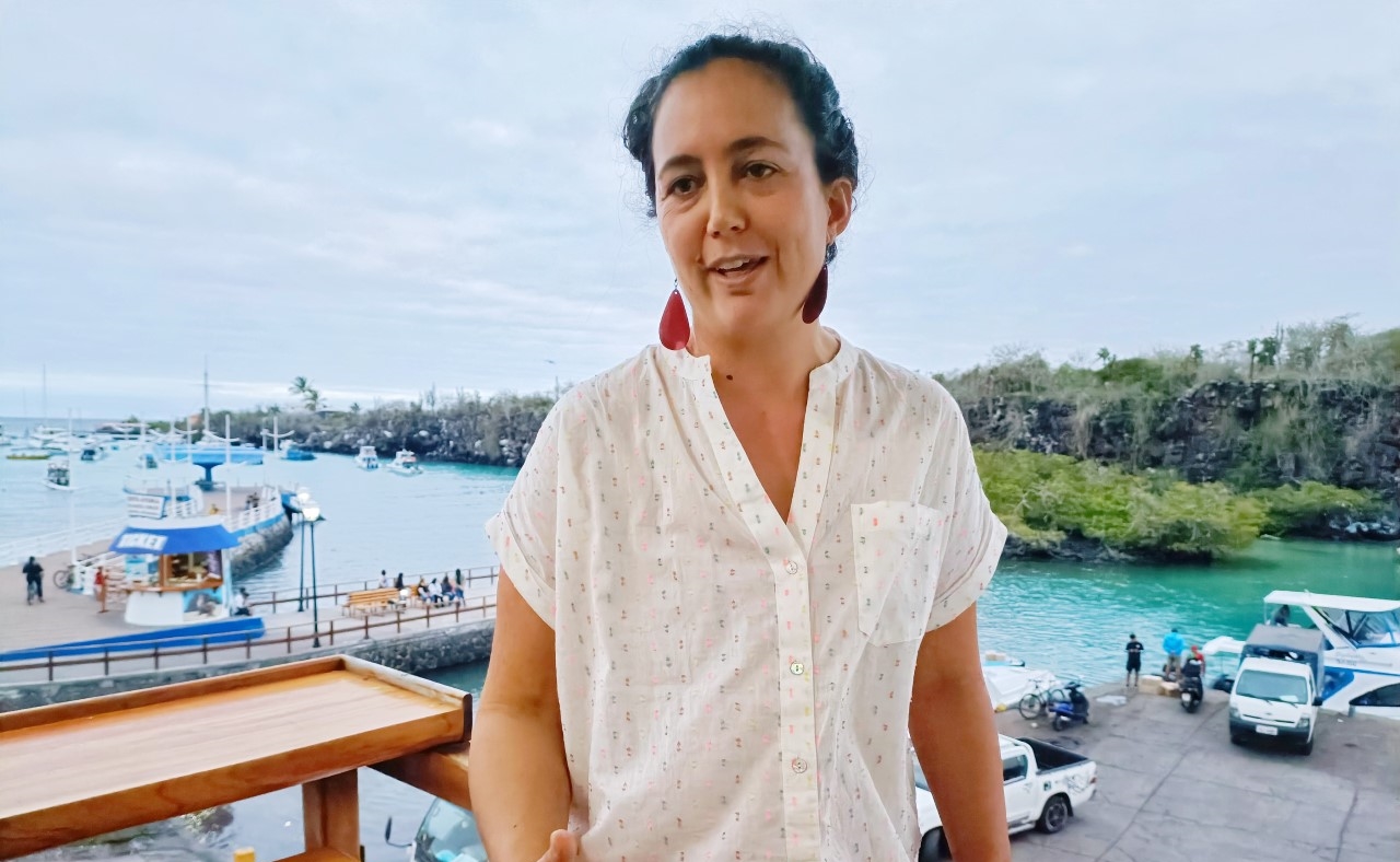 María Casafont es coordinadora del colectivo Magma. Ella trabaja en las islas en proyectos de conservación y apoya a otras mujeres que han sido vulneradas. Foto: Diego Ortiz / EL COMERCIO.