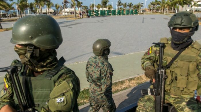 Patrullaje de La Fuerza de Tarea Conjunta en la ciudad de Esmeraldas, en la playa Las Palmas. Foto: El Comercio