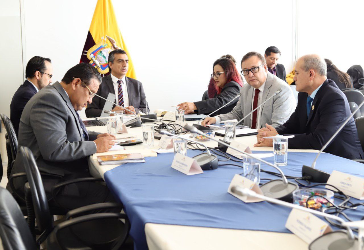 El ministro del Interior, Juan Zapata, compareció ante la Comisión de Seguridad de la Asamblea, este 9 de noviembre del 2022. Foto: Cortesía/ Ministerio del Interior