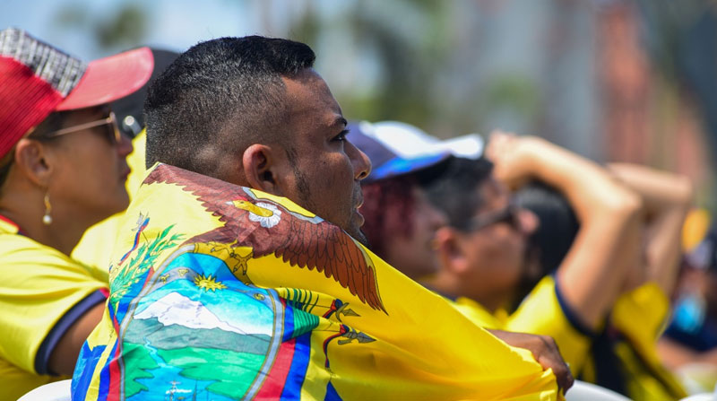 Los hinchas estaban preocupados por la pérdida de la Selección de Ecuador frente a Senegal. Foto: Enrique Pesantes/ EL COMERCIO