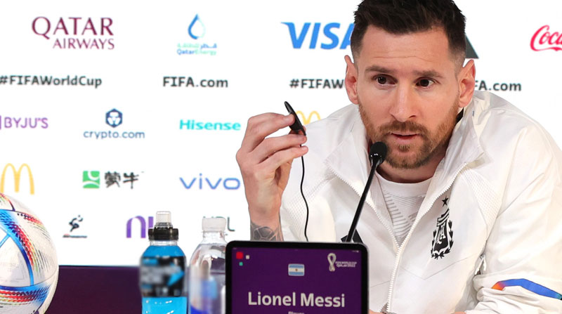 Lionel Messi se mostró tranquilo, luego de los entrenamientos de la Selección de Argentina en Doha. Imágenes del tobillo de 'Leo' generaron preocupación entre sus fanáticos. Foto: EFE