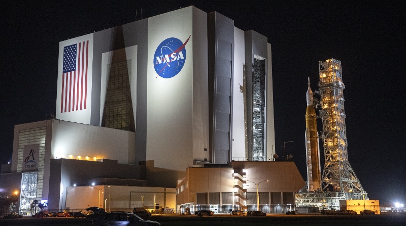 El cohete SLS, el más grande y potente jamás construido por la NASA, partió a la 01:47 (hora del Florida) de Cabo Cañaveral sin registrar problemas. Foto: EFE.