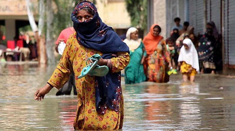 En 2022, Pakistán sufrió inundaciones derivadas de la crisis ambiental, que suele golpear con fuerza a países pobres. Foto: EFE.