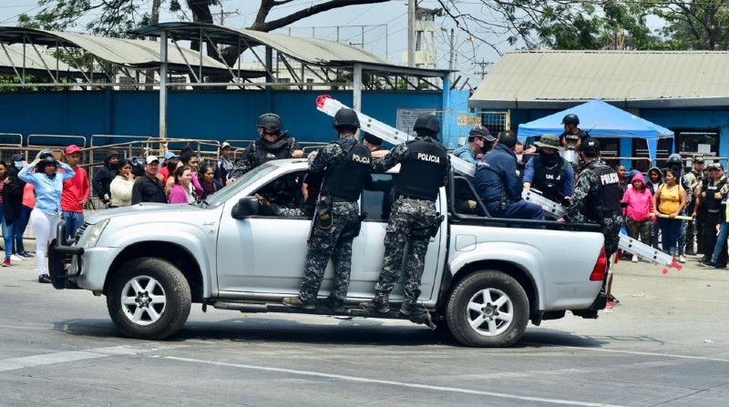 Al menos cinco policías fallecidos por los actos violentos que se llevan a cabo en Durán, Guayaquil y Esmeraldas. Foto: EL COMERCIO