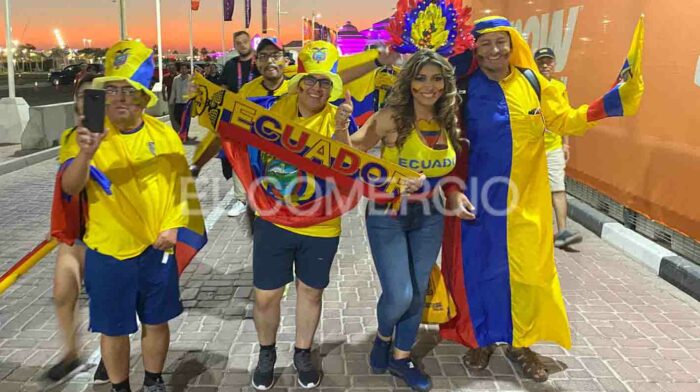Decenas de hinchas de Ecuador llegan para el segundo partido del combinado contra Países Bajos. Foto: María José Aguilar / EL COMERCIO