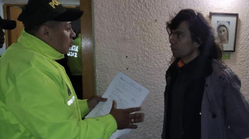 La alcaldesa Claudia López compartió la fotografía del hombre capturado por su presunta responsabilidad en el abuso de una menor en TransMilenio. Foto: Policía de Colombia