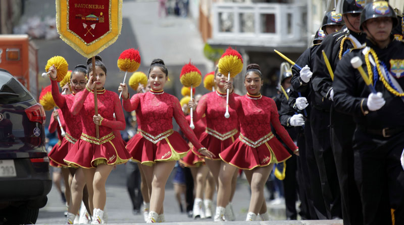 Los desfiles de la Confraternidad están en la agenda de las fiestas de Quito 2022. Autoridades confirman artistas y conciertos. Foto: Patricio Terán/ EL COMERCIO