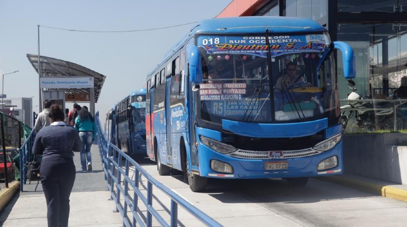 Fotografía de un bus del corredor central norte donde el pasaje ya cuesta 35 centavos. Foto: Patricio Terán / El Comercio
