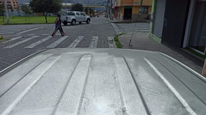 En Chillogallo, en el sur de Quito, se reportó la caída de ceniza del Cotopaxi. Foto: Cortesía Armando Lara